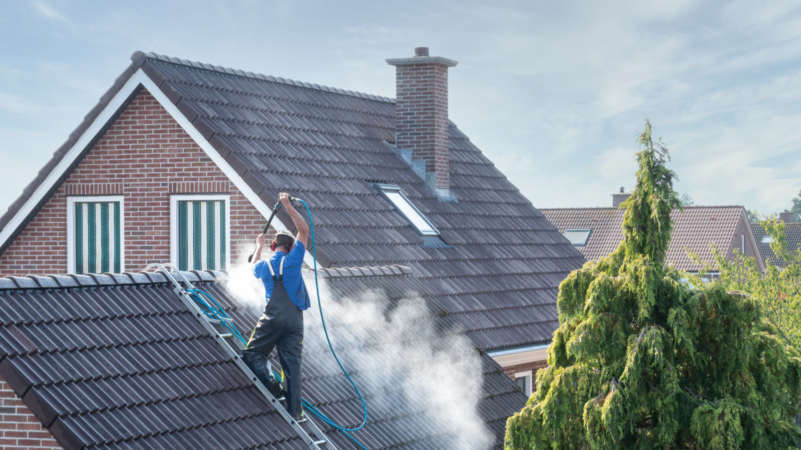 Roof Cleaning St. Louis | Roof Power Washing | St. Louis Home Exterior  Cleaning