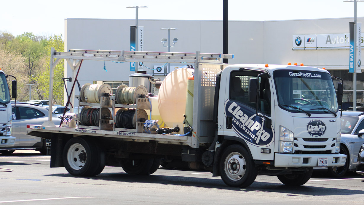 Car dealership cleaning services in St. Louis, MO
