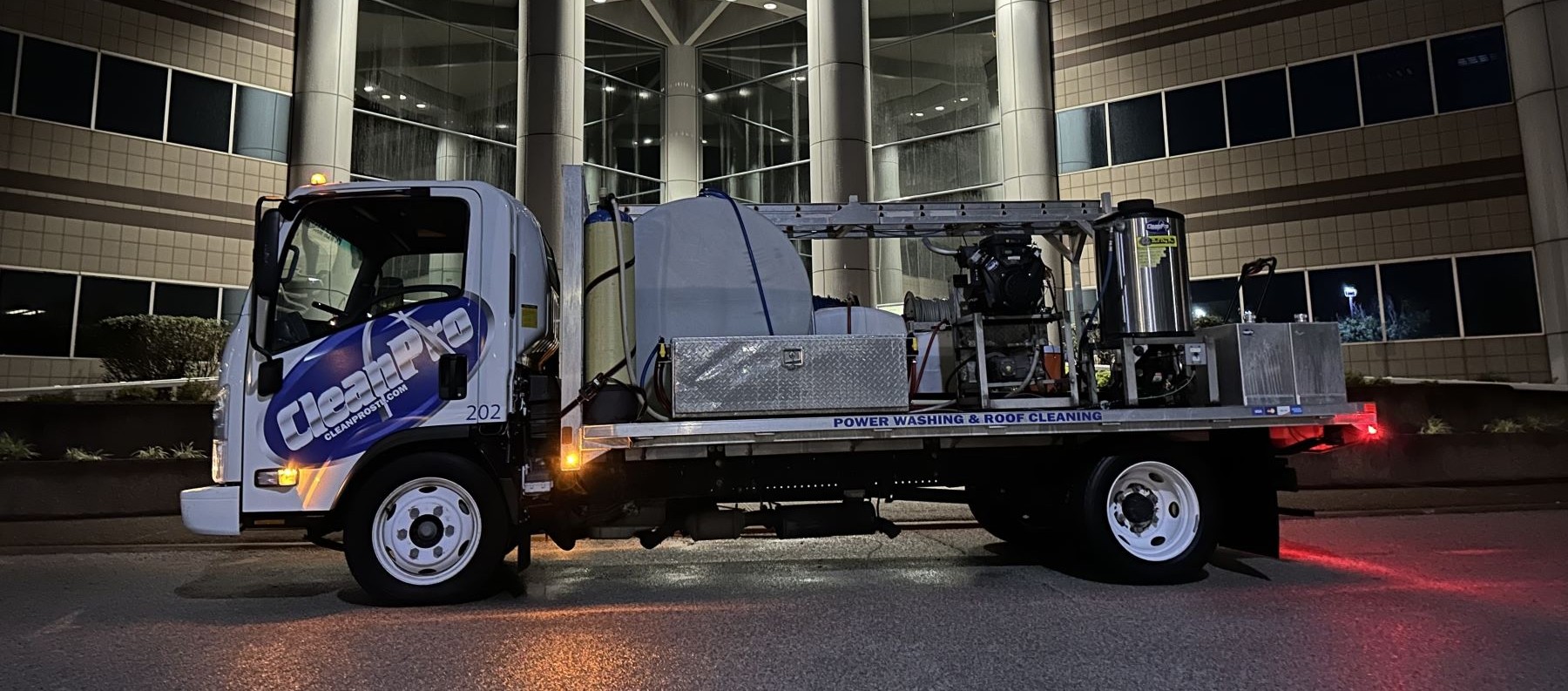 Car dealership cleaning services in St. Louis, MO